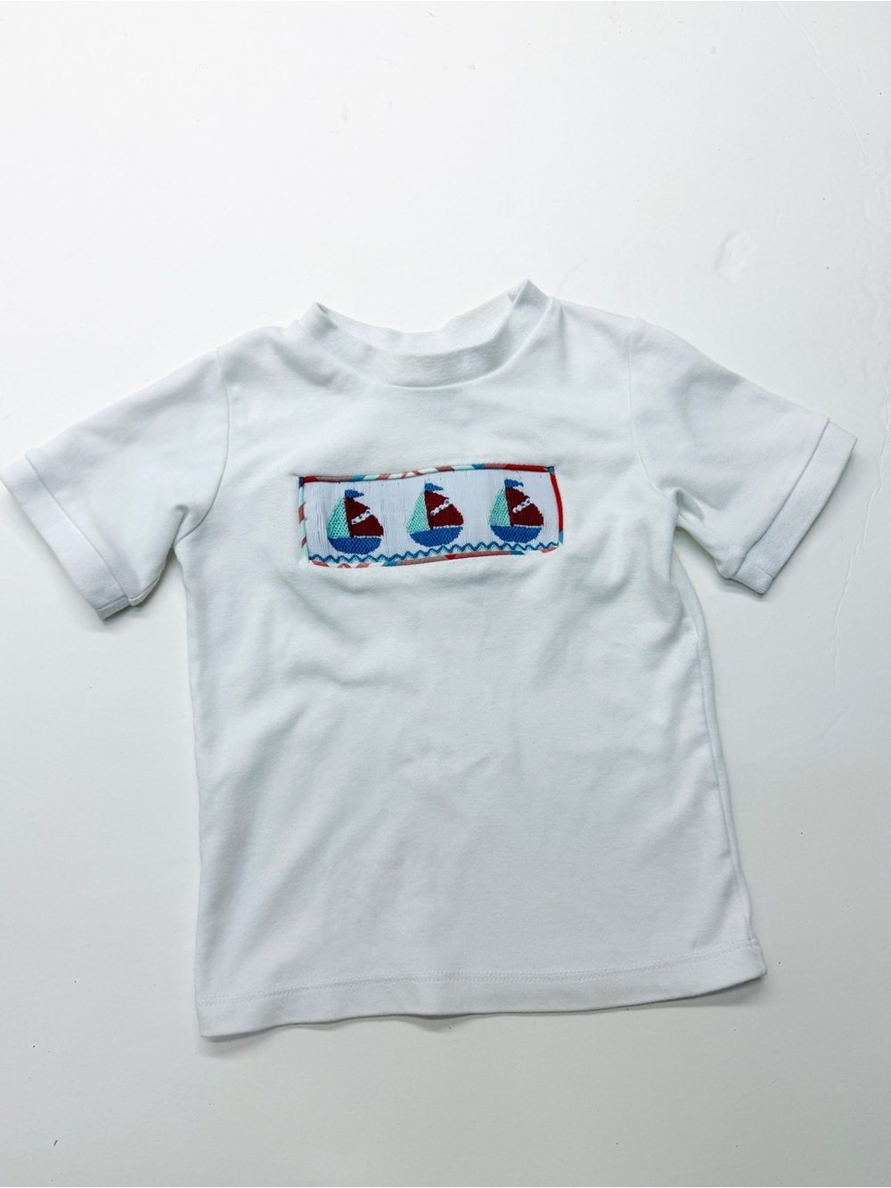 Southern Smocked Company White Kids Short-Sleeve Tee Sailboat Applique